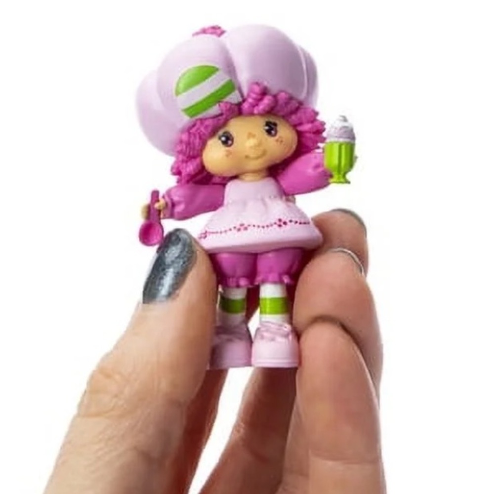 Strawberry Shortcake Raspberry Tart Loyal Subjects CheeBee Mini Figure Doll
N - Picture 4 of 9